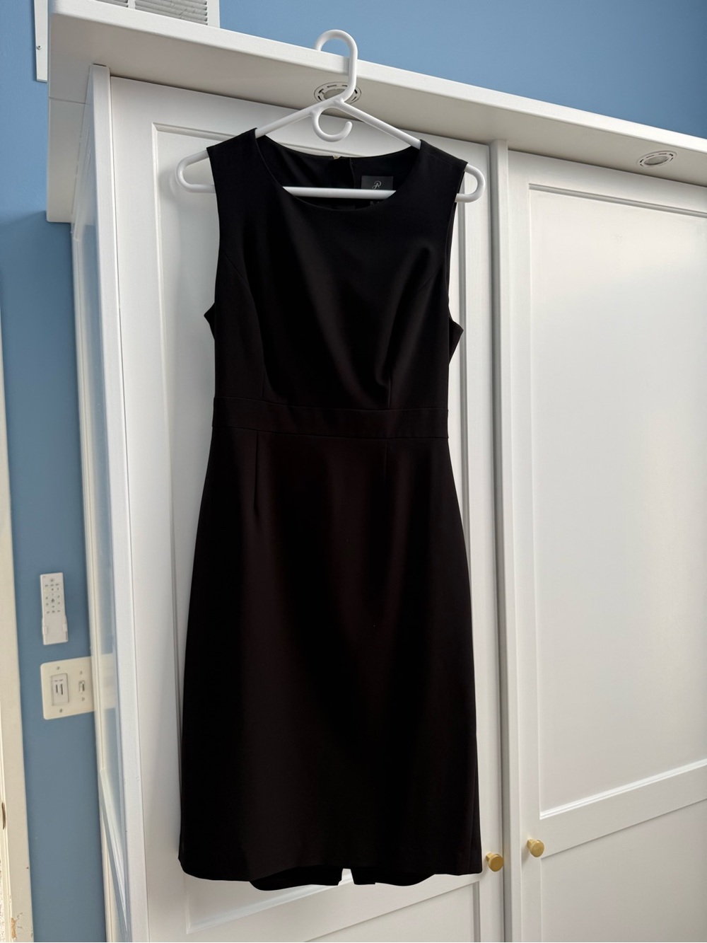 Classic Black Sheath Dress - Elegant Sleeveless Work Dress